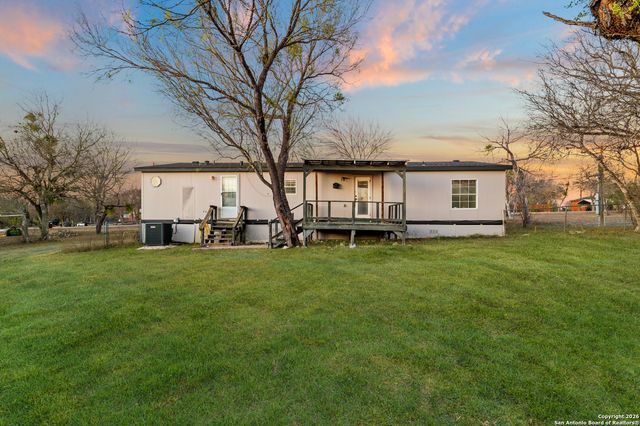 125 County Road 3822, San Antonio, TX 78253