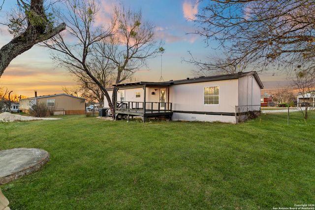 125 County Road 3822, San Antonio, TX 78253