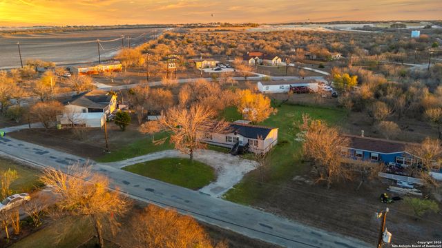 125 County Road 3822, San Antonio, TX 78253
