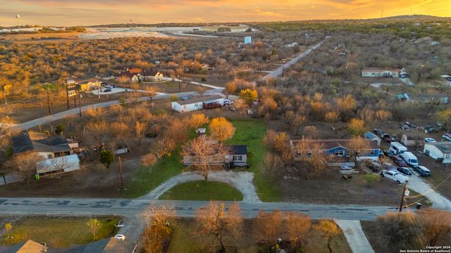 125 County Road 3822, San Antonio, TX 78253