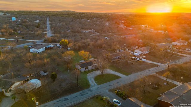 125 County Road 3822, San Antonio, TX 78253