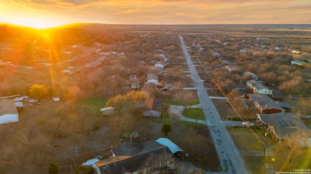 125 County Road 3822, San Antonio, TX 78253