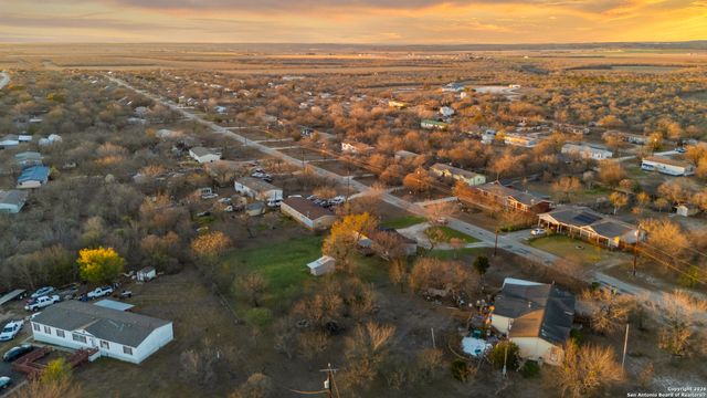 125 County Road 3822, San Antonio, TX 78253
