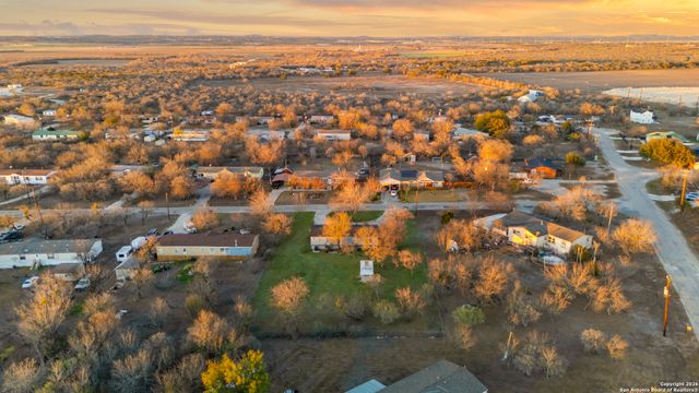 125 County Road 3822, San Antonio, TX 78253