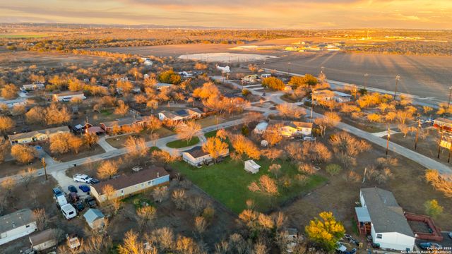 125 County Road 3822, San Antonio, TX 78253