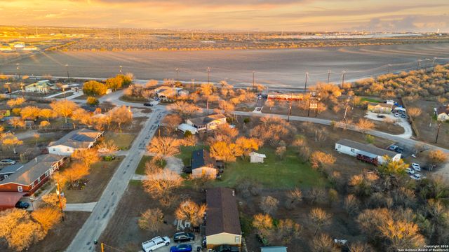 125 County Road 3822, San Antonio, TX 78253