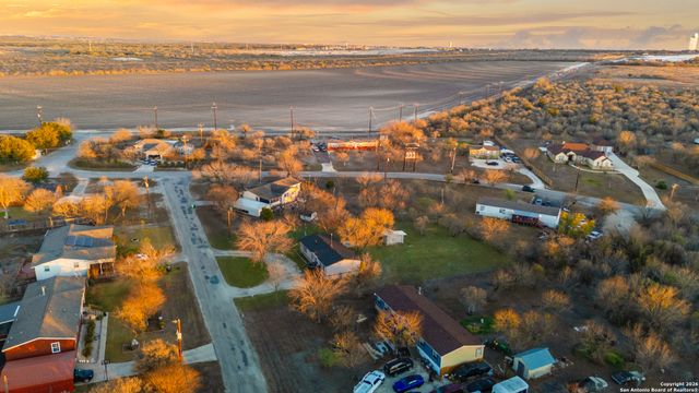 125 County Road 3822, San Antonio, TX 78253