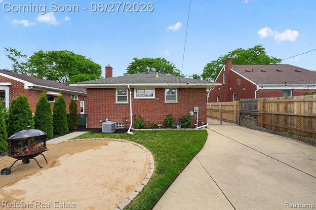 13547 Brest Street, Southgate, MI 48195