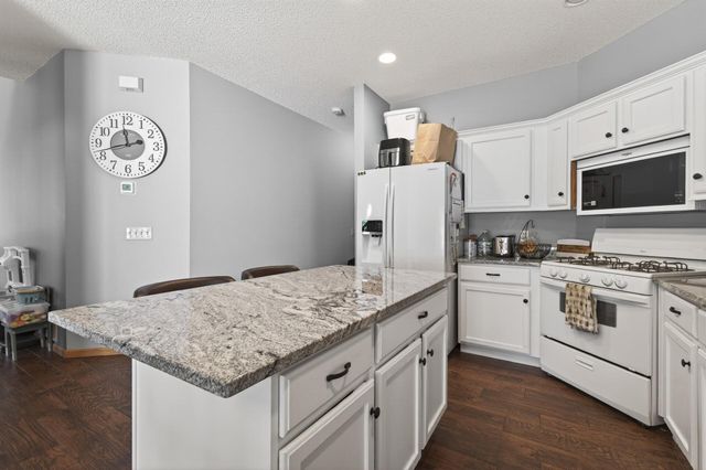 440 Hickory Lane N, Oakdale, MN 55128