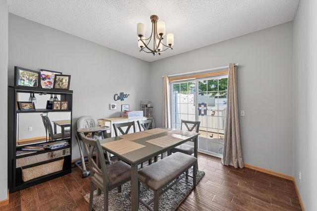 440 Hickory Lane N, Oakdale, MN 55128