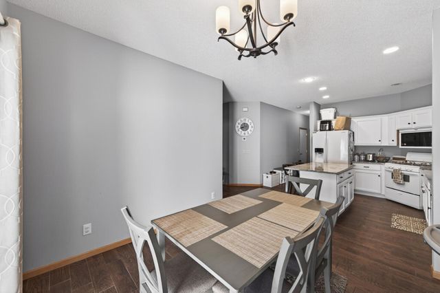 440 Hickory Lane N, Oakdale, MN 55128