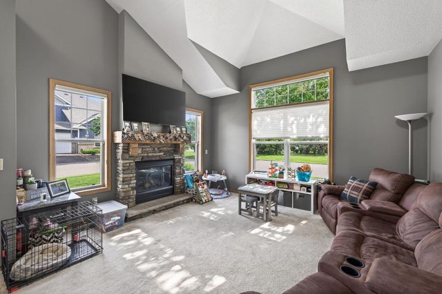 440 Hickory Lane N, Oakdale, MN 55128