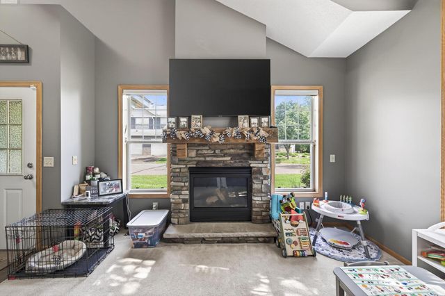 440 Hickory Lane N, Oakdale, MN 55128