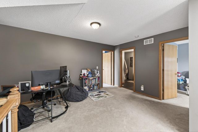 440 Hickory Lane N, Oakdale, MN 55128
