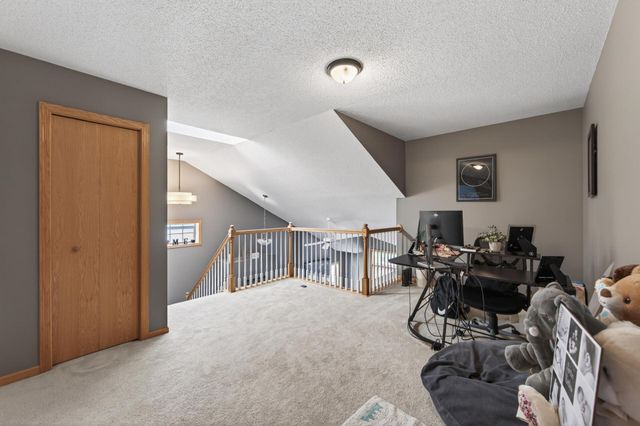 440 Hickory Lane N, Oakdale, MN 55128