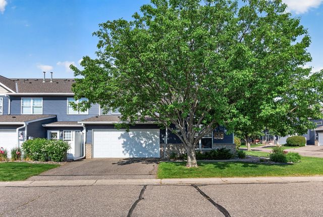 440 Hickory Lane N, Oakdale, MN 55128