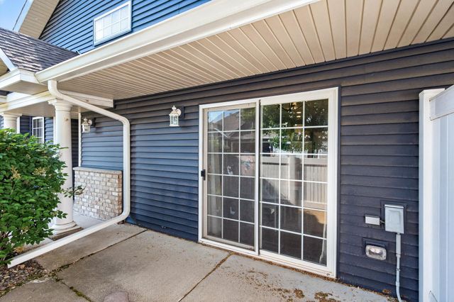 440 Hickory Lane N, Oakdale, MN 55128