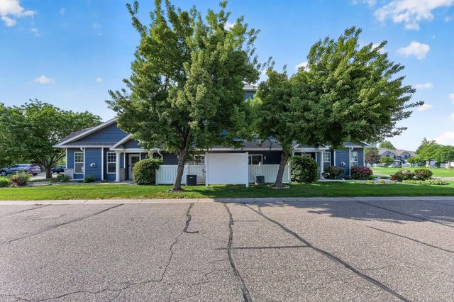440 Hickory Lane N, Oakdale, MN 55128