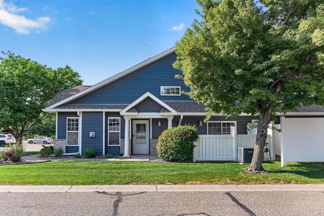440 Hickory Lane N, Oakdale, MN 55128