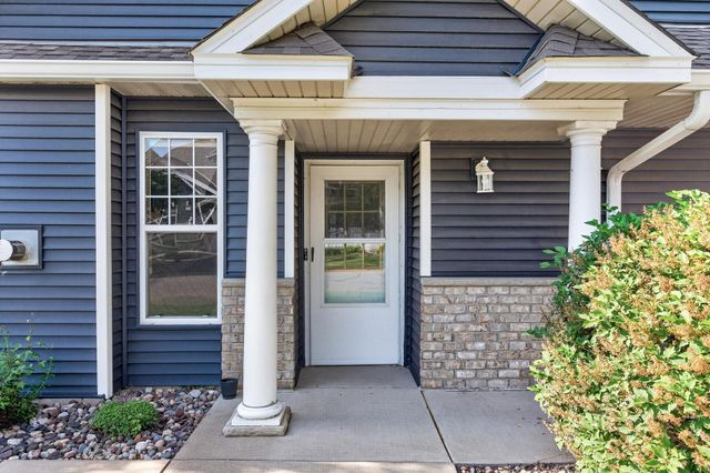 440 Hickory Lane N, Oakdale, MN 55128