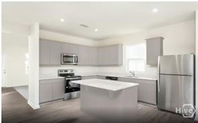 419 Crosstown Avenue, Richmond Hill, GA 31324