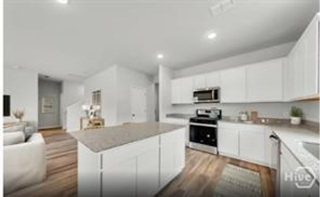 419 Crosstown Avenue, Richmond Hill, GA 31324