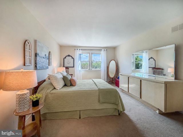 129 SOUTH DR, Newtown, PA 18940