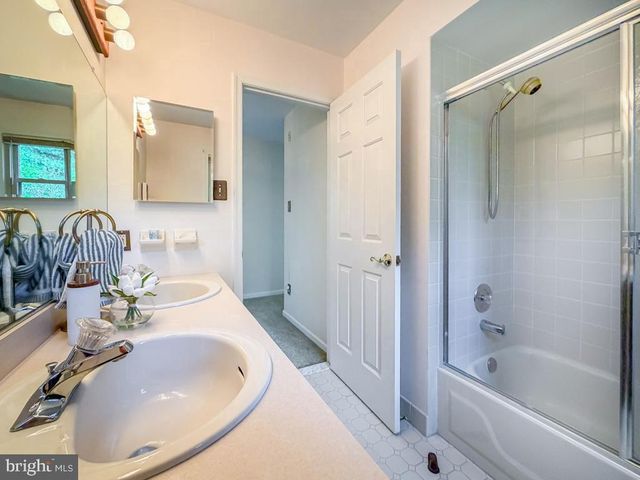 129 SOUTH DR, Newtown, PA 18940