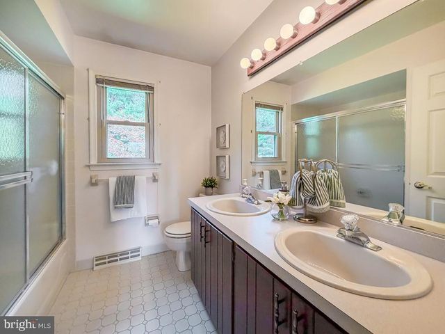 129 SOUTH DR, Newtown, PA 18940