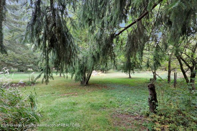 1272 W Lawrence Highway, Charlotte, MI 48813