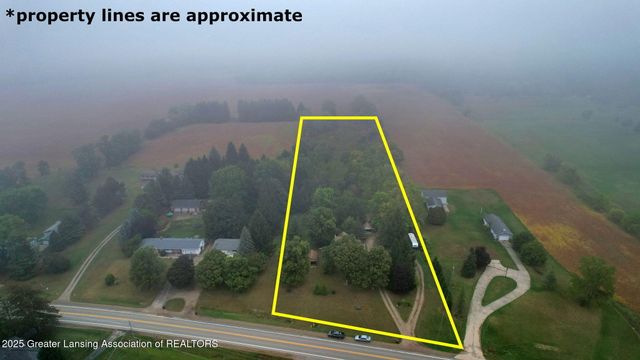 1272 W Lawrence Highway, Charlotte, MI 48813