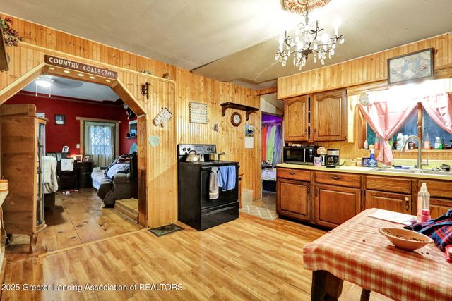 1272 W Lawrence Highway, Charlotte, MI 48813