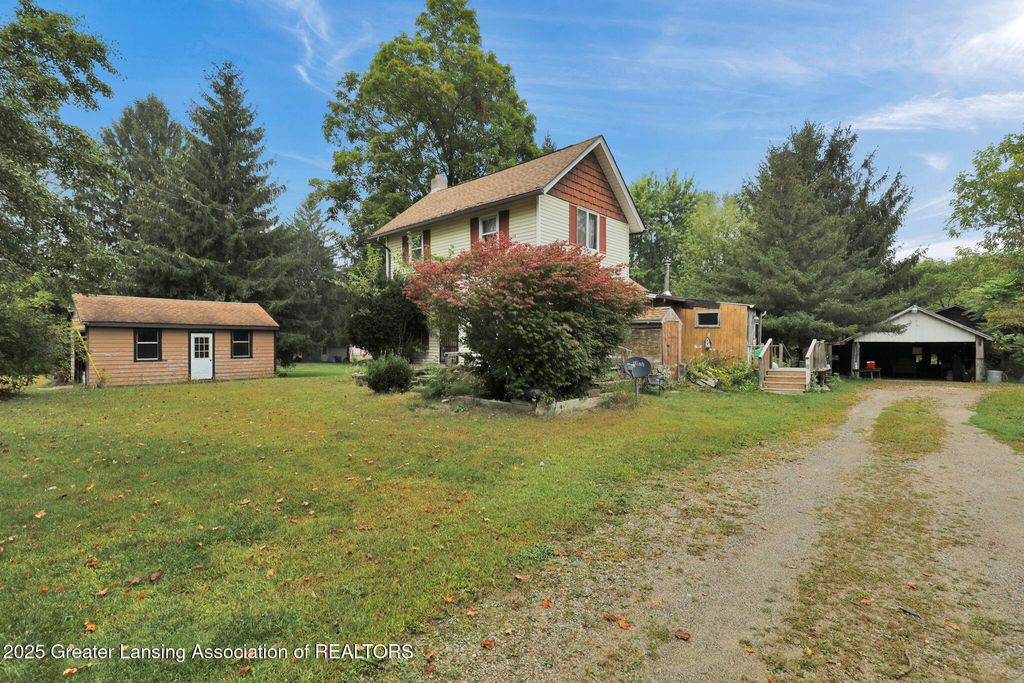 1272 W Lawrence Highway, Charlotte, MI 48813