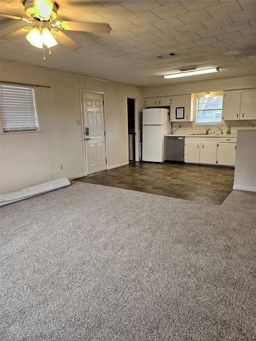 105 N 3rd Street, Coolidge, TX 76635