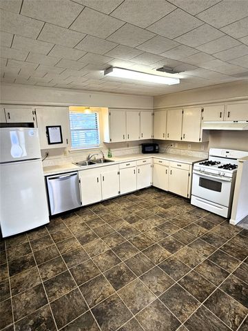 105 N 3rd Street, Coolidge, TX 76635