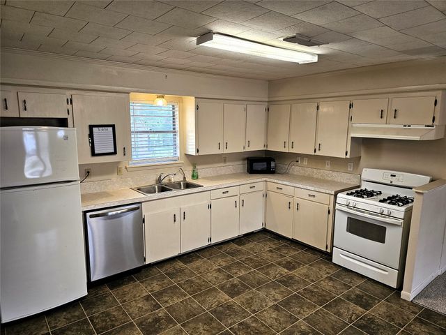 105 N 3rd Street, Coolidge, TX 76635