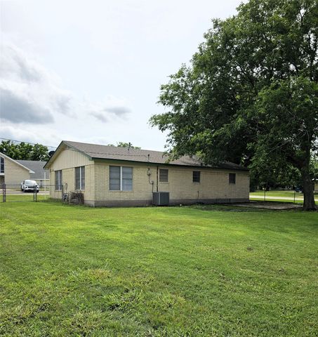105 N 3rd Street, Coolidge, TX 76635