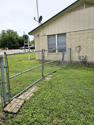 105 N 3rd Street, Coolidge, TX 76635