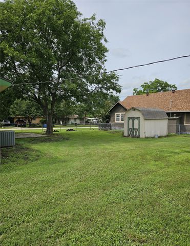 105 N 3rd Street, Coolidge, TX 76635