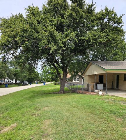 105 N 3rd Street, Coolidge, TX 76635