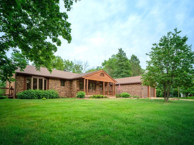 1404 Woodland Drive SW, Rochester, MN 55902