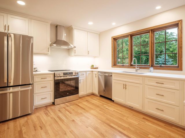 1404 Woodland Drive SW, Rochester, MN 55902