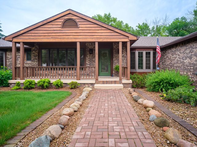 1404 Woodland Drive SW, Rochester, MN 55902