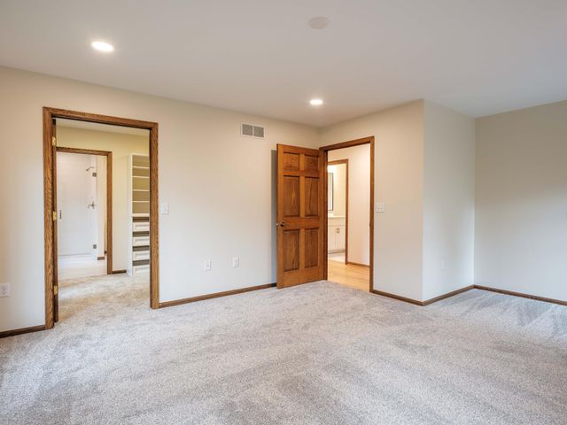 1404 Woodland Drive SW, Rochester, MN 55902