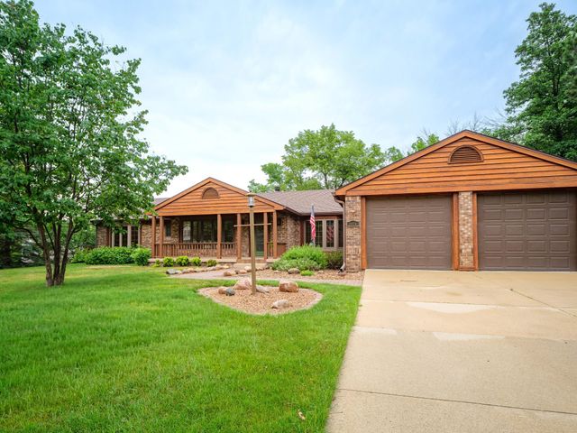 1404 Woodland Drive SW, Rochester, MN 55902