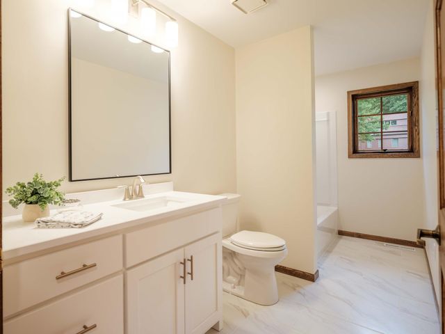 1404 Woodland Drive SW, Rochester, MN 55902