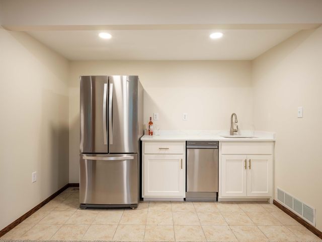 1404 Woodland Drive SW, Rochester, MN 55902
