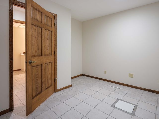 1404 Woodland Drive SW, Rochester, MN 55902