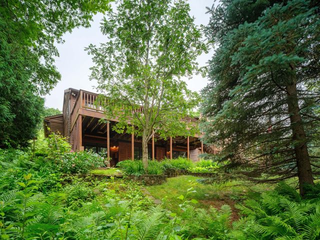 1404 Woodland Drive SW, Rochester, MN 55902