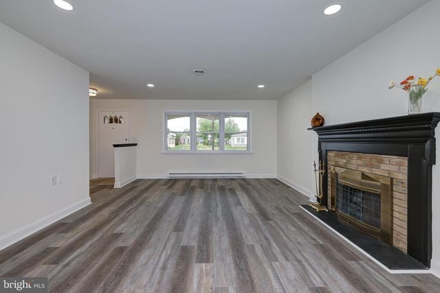 130 DORCHESTER DR, Southampton, NJ 08088